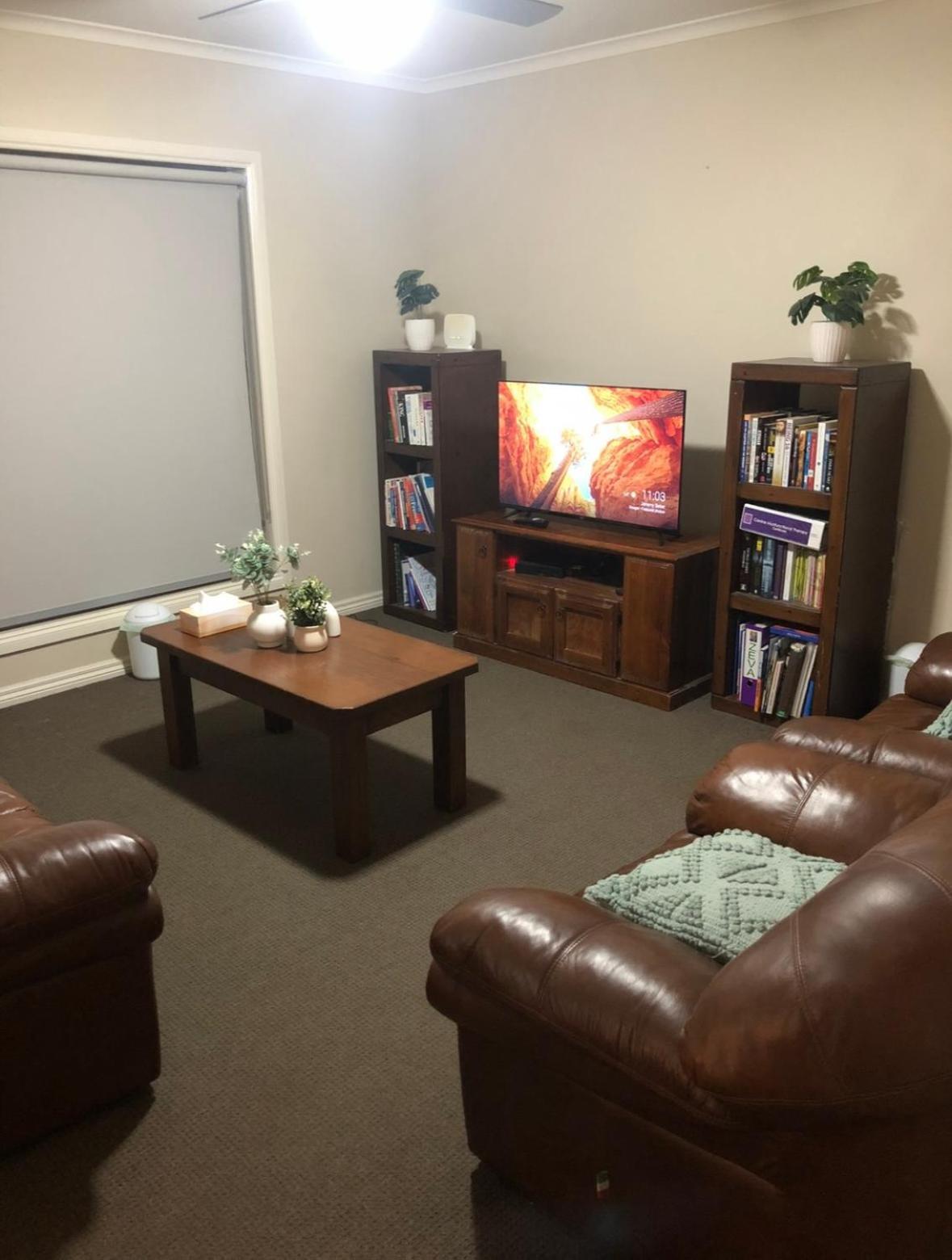 Semi-Private Half House With Games Room & Jacuzzi In Maiden Gully, ベンディゴ エクステリア 写真